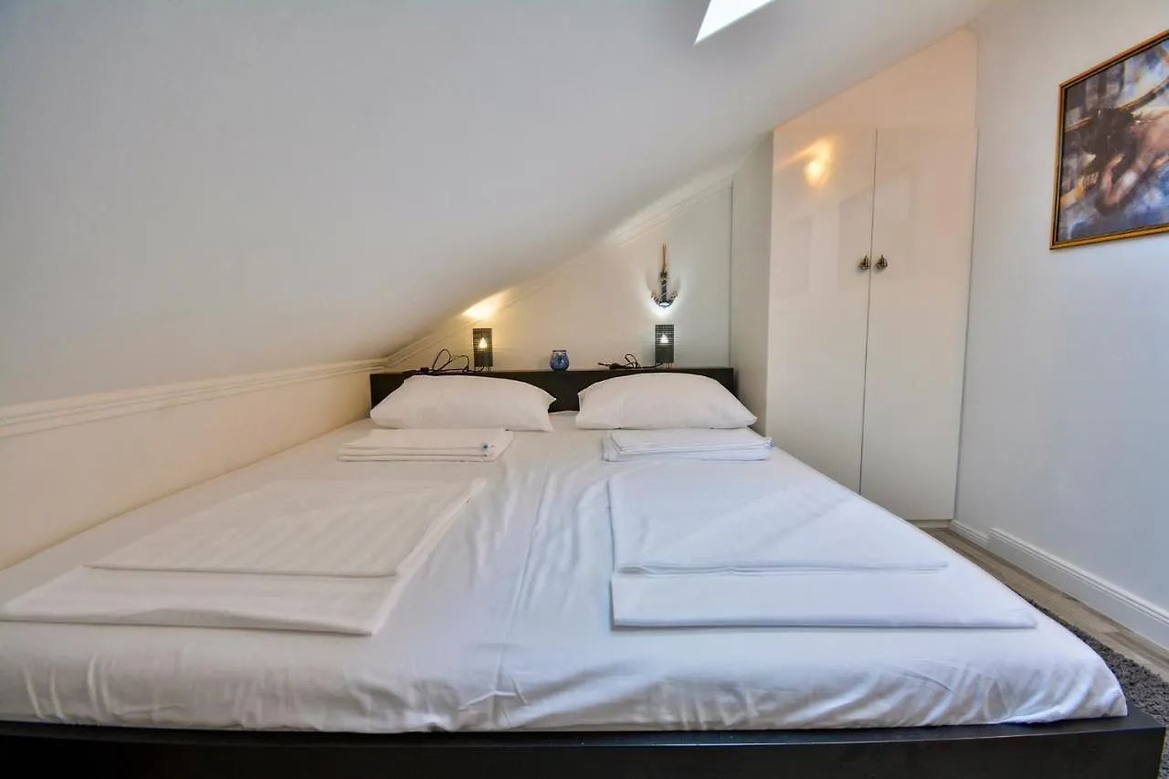 Apartment 10 In Villa Petrac Banjol