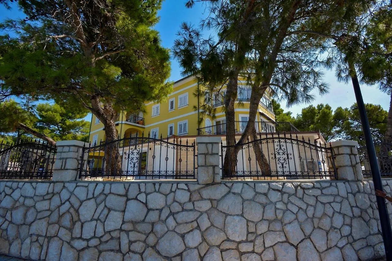 Apartment 10 In Villa Petrac Banjol